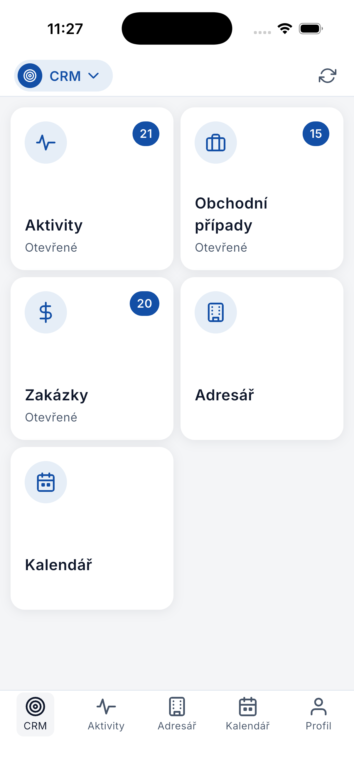 Úvodní obrazovka mobilní aplikace ADAPTY CRM — dlaždice Aktivity, Obchodní případy, Zakázky, Adresář a Kalendář s počty otevřených záznamů.