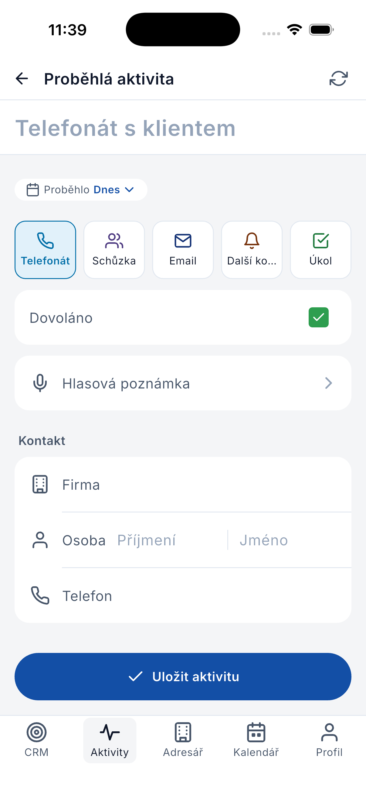 Zápis proběhlého telefonátu v mobilní aplikaci ADAPTY CRM — typ kontaktu, hlasová poznámka, kontakt a volba Dovoláno.