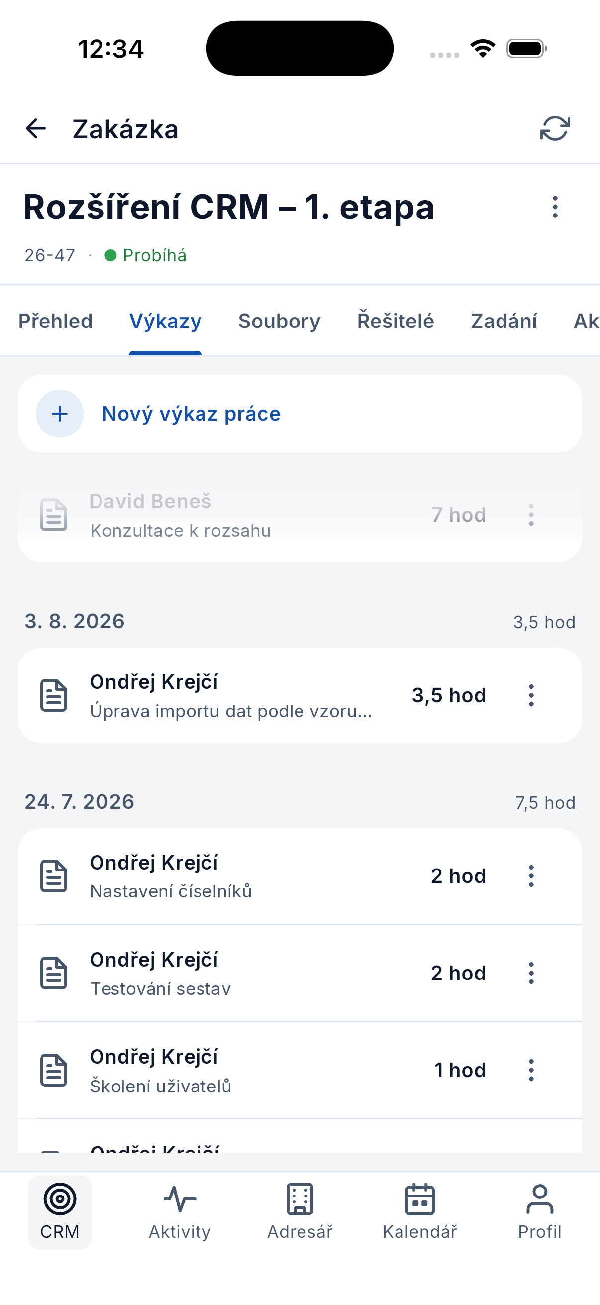 Výkazy práce u zakázky v mobilu a možnost přidat nový výkaz