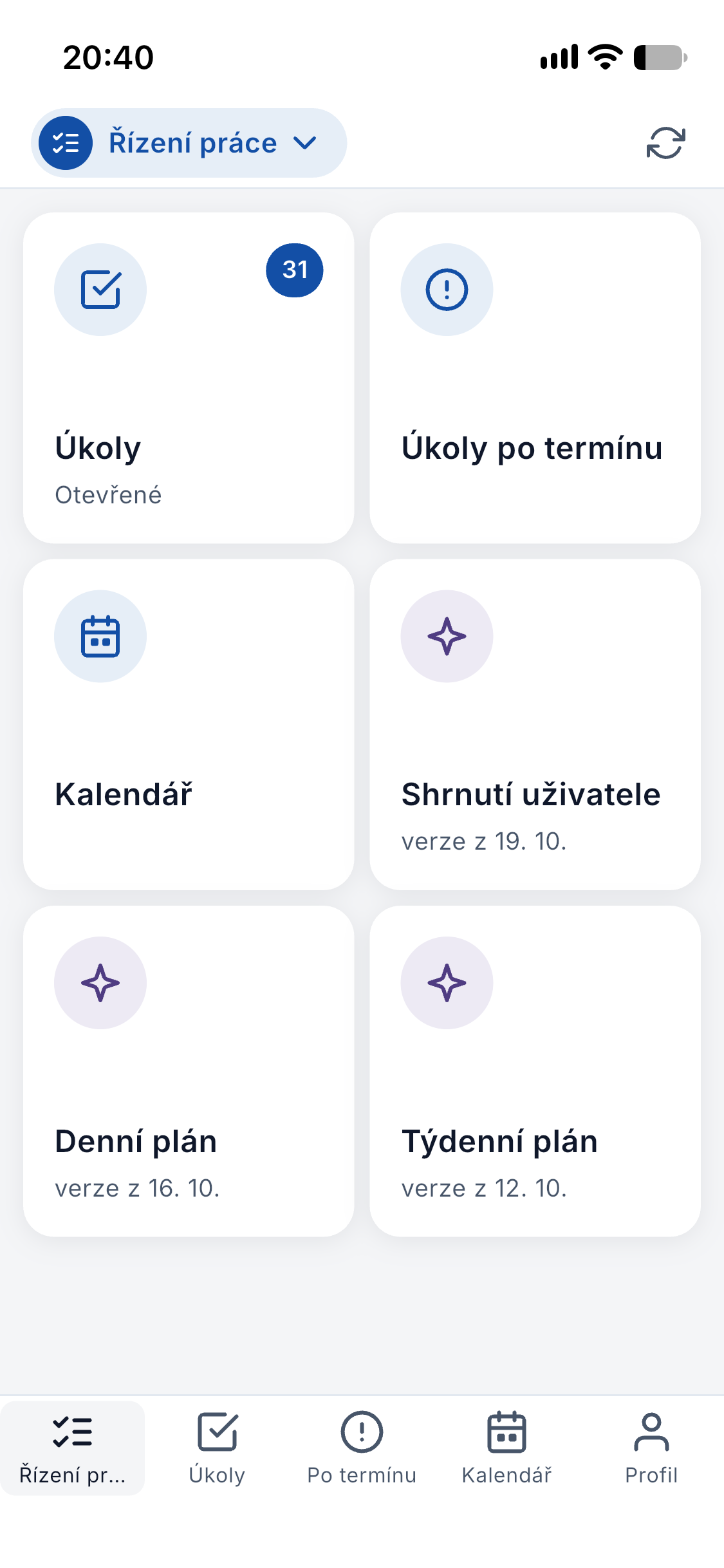 Rozcestník Řízení práce v mobilní aplikaci ADAPTY s úkoly, kalendářem a AI dlaždicemi Shrnutí uživatele, Denní plán a Týdenní plán.