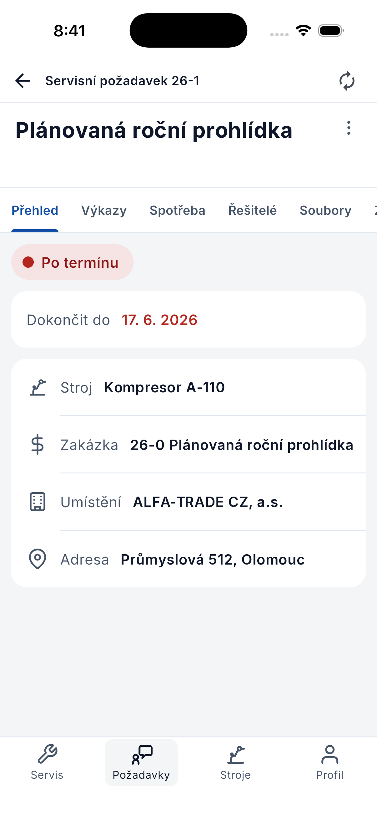 Detail servisního požadavku v mobilní aplikaci ADAPTY s termínem, strojem, zakázkou a adresou zásahu.
