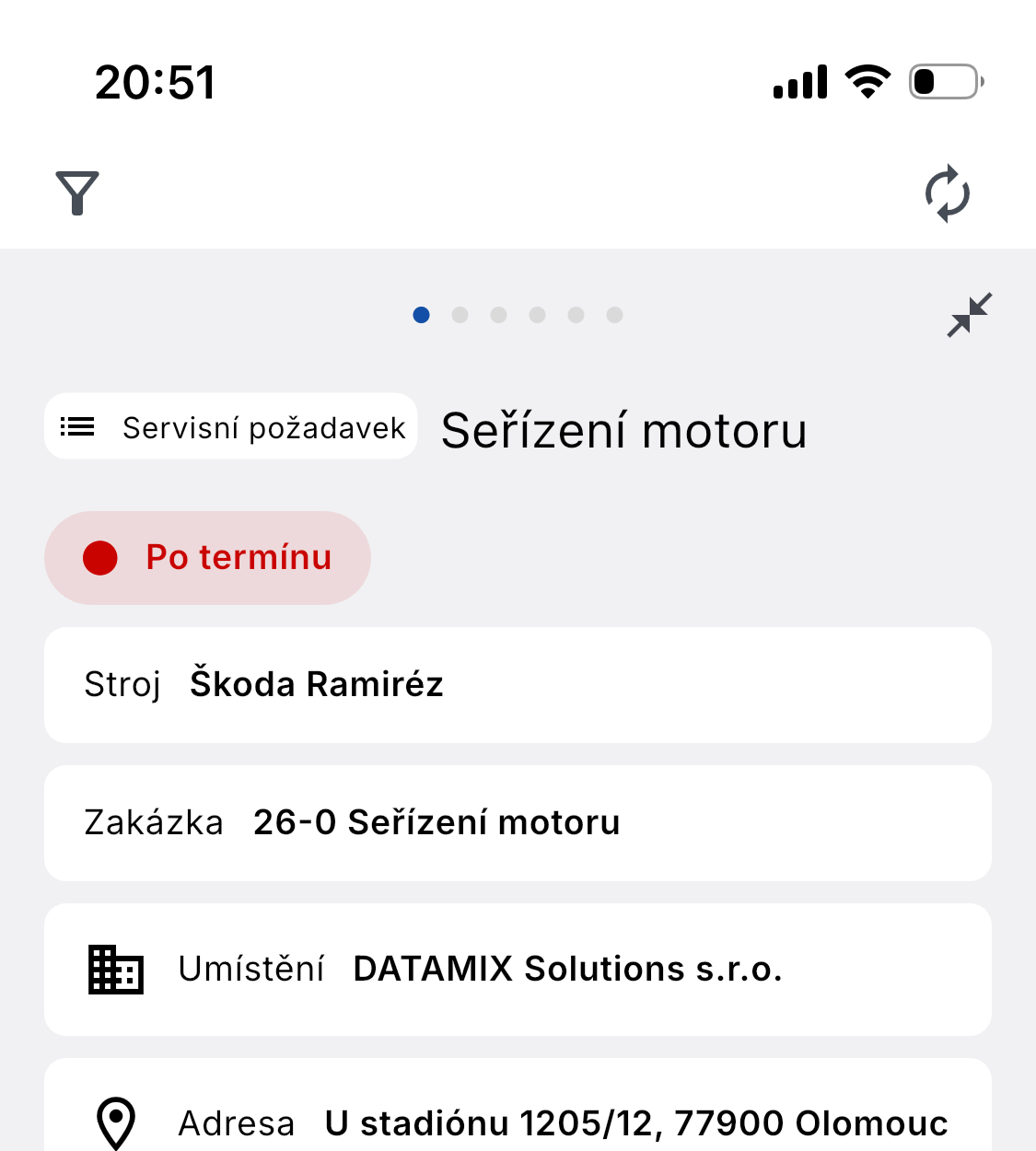 Servisní požadavek v mobilní aplikaci ADAPTY — stroj, zakázka, umístění, adresa a termín dokončení